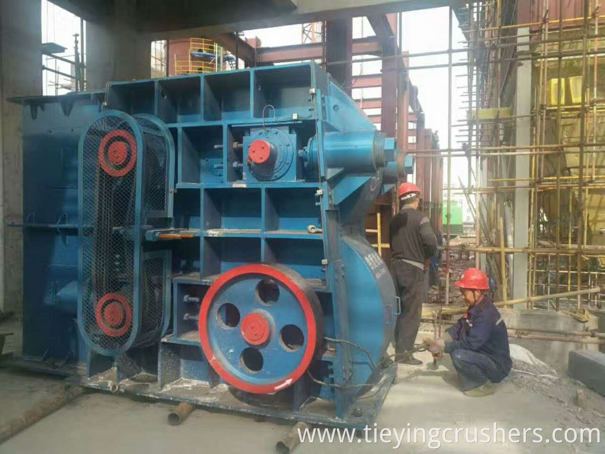 Four-toothed Roller Crusher in Use